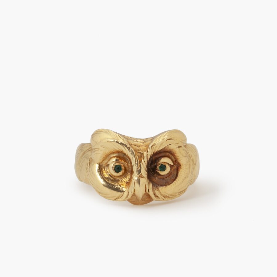 An eighteen carat yellow gold Art Nouveau owl ring made in France, ca 1900