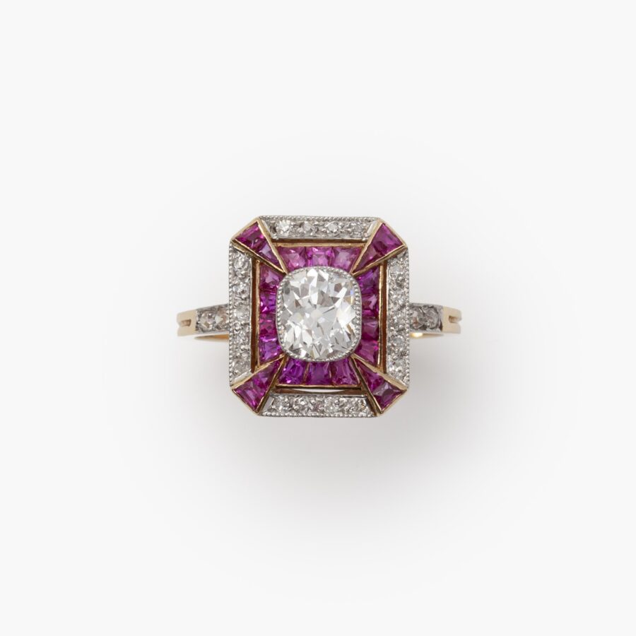 An eighteen carat yellow gold and platinum Art Deco ring, set with old brilliant cut diamonds and calibré cut rubies, made in France, ca 1910.