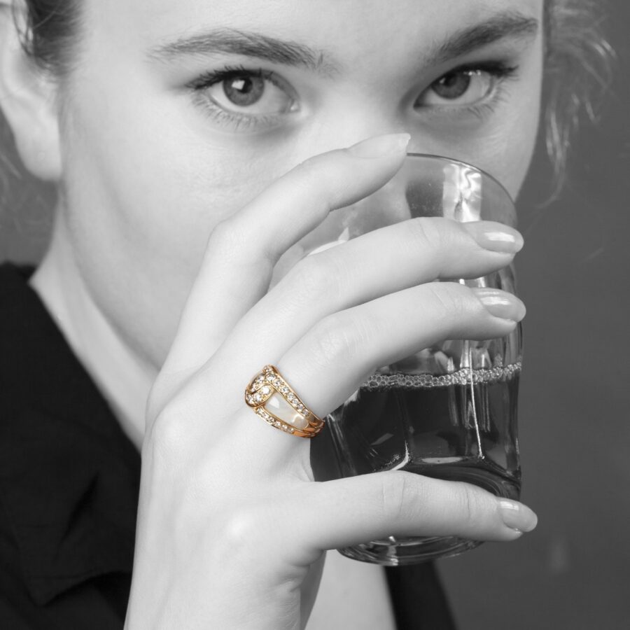 An eighteen carat yellow gold ring inlayed with mother of pearl and set with diamonds. Signed Van Cleef & Arpels and numbered, made in New York, ca 1980.