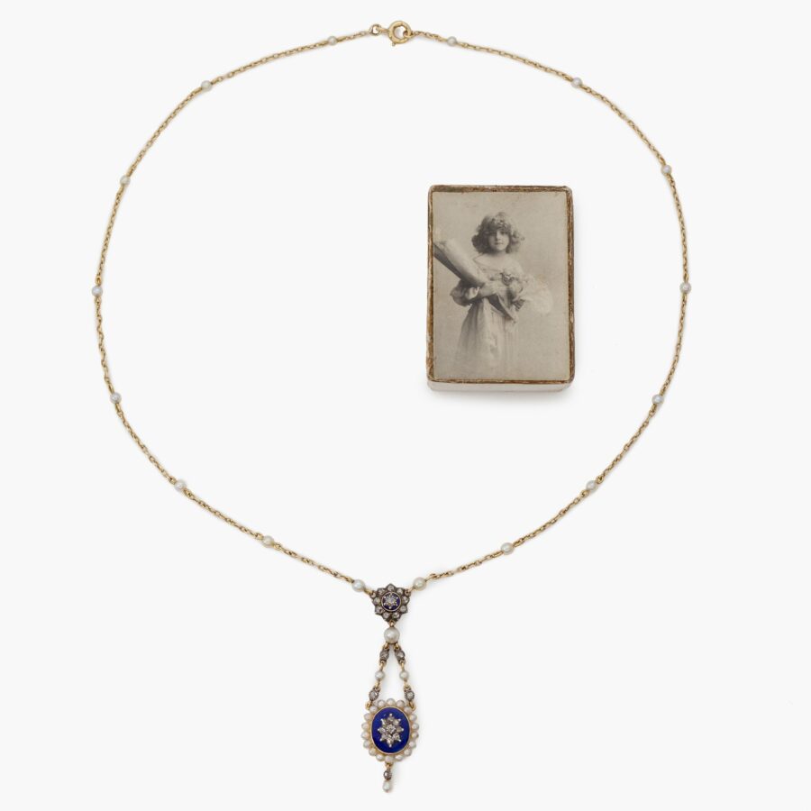 An antique eighteen carat yellow gold and silver lavalière necklace set with pearls and diamonds and decorated with enamel. Made in France, ca 1900.