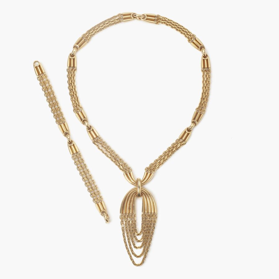 A yellow gold necklace; to be worn als longchain, as short necklace with bracelet, with or without pendant or the pendant seperate. Van Cleef & Arpels, Paris, ca 1970. 